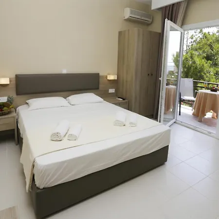 Aparthotel Sirines 2*