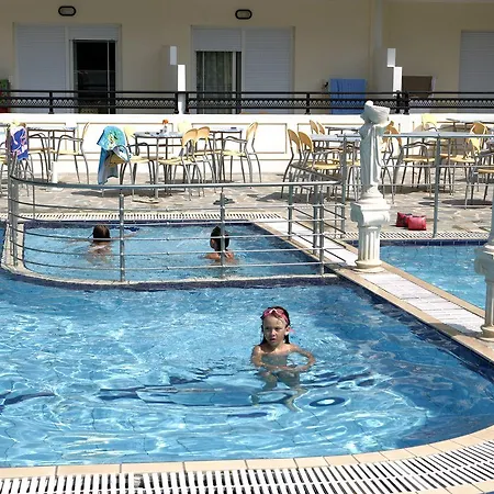 Hotel apartamentowy Sirines Complex