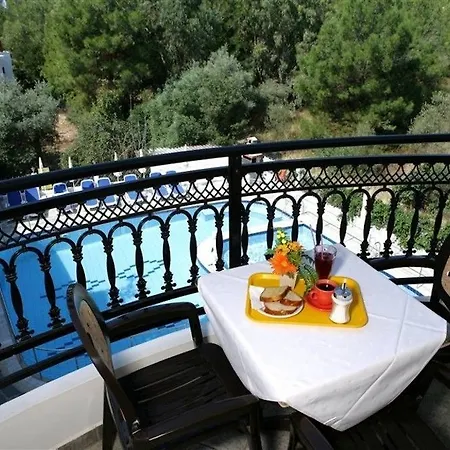 Sirines Aparthotel 2*