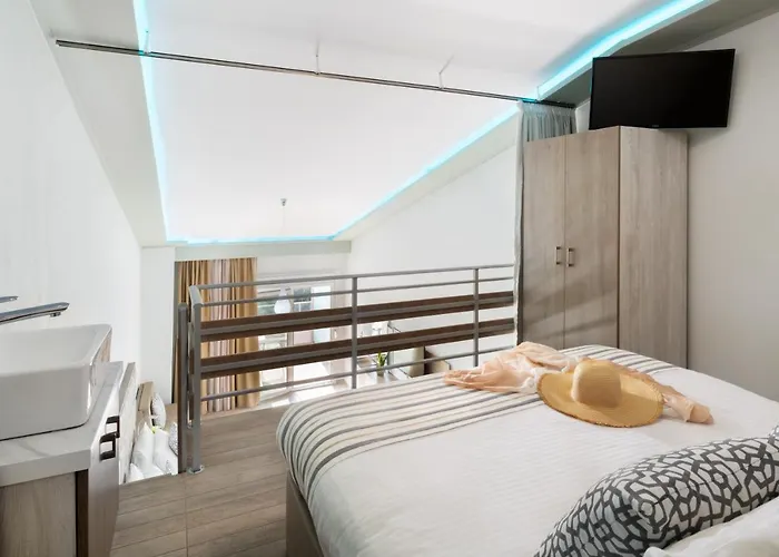 Sirines Complex Потос