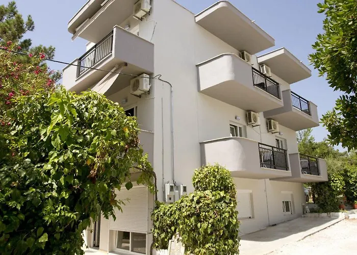 Sirines Complex 2* Потос