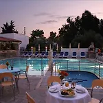 アパートホテル Sirines Complex 2*