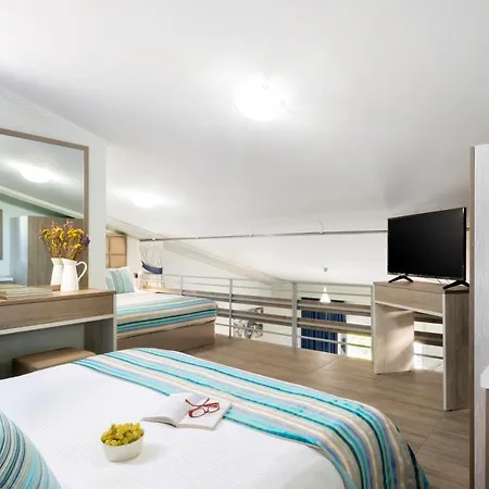 Sirines Complex 2* Potos