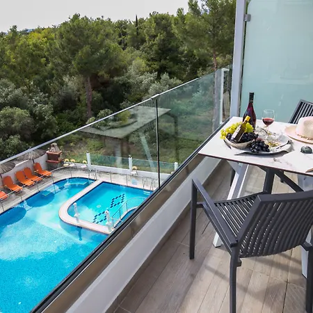 Sirines Complex 2* Potos