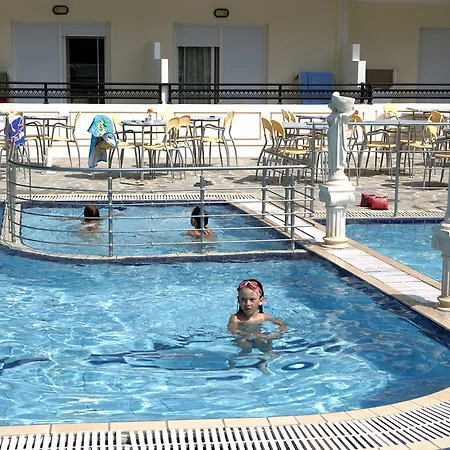 Sirines Complex 2* Potos